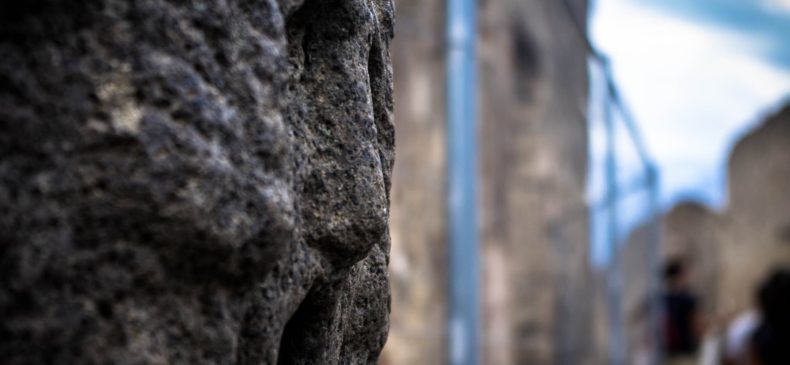 Pompei. Manifesti elettorali, graffiti e altre scritte.