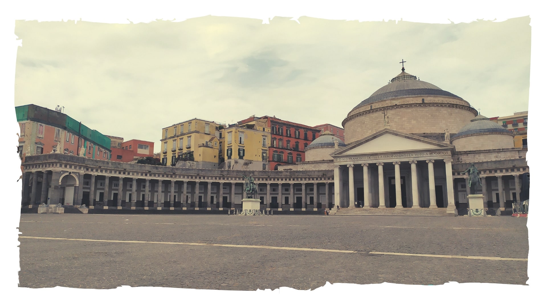 Piazza del Plebiscito a Napoli